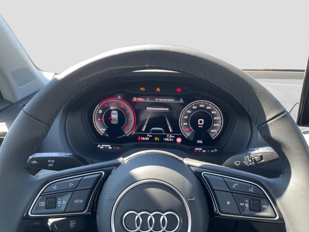 Audi Q2 30 TFSI advanced Matrix Sitzhzg Einparkh