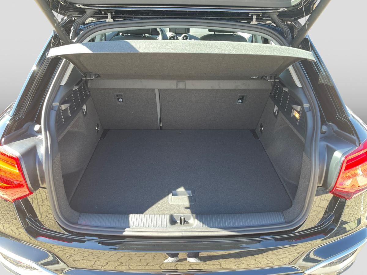 Audi Q2 30 TFSI advanced Matrix Sitzhzg Einparkh