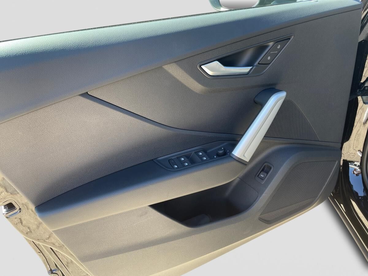 Audi Q2 30 TFSI advanced Matrix Sitzhzg Einparkh