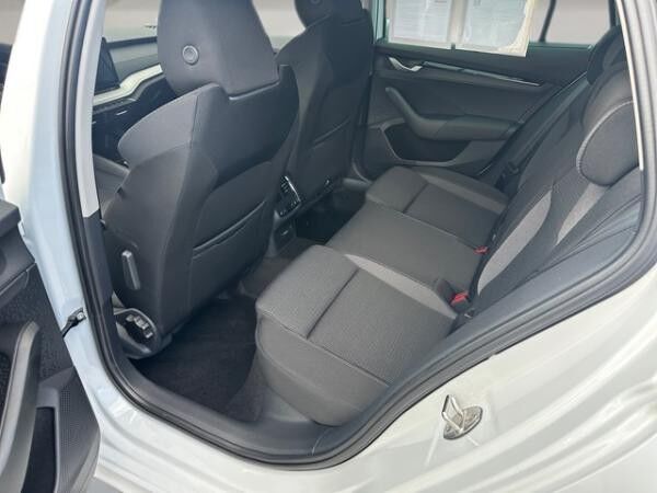 Skoda Octavia Com. 2.0 TDI DSG Selection +ACC+AHK+NAVI+SHZ+RFK