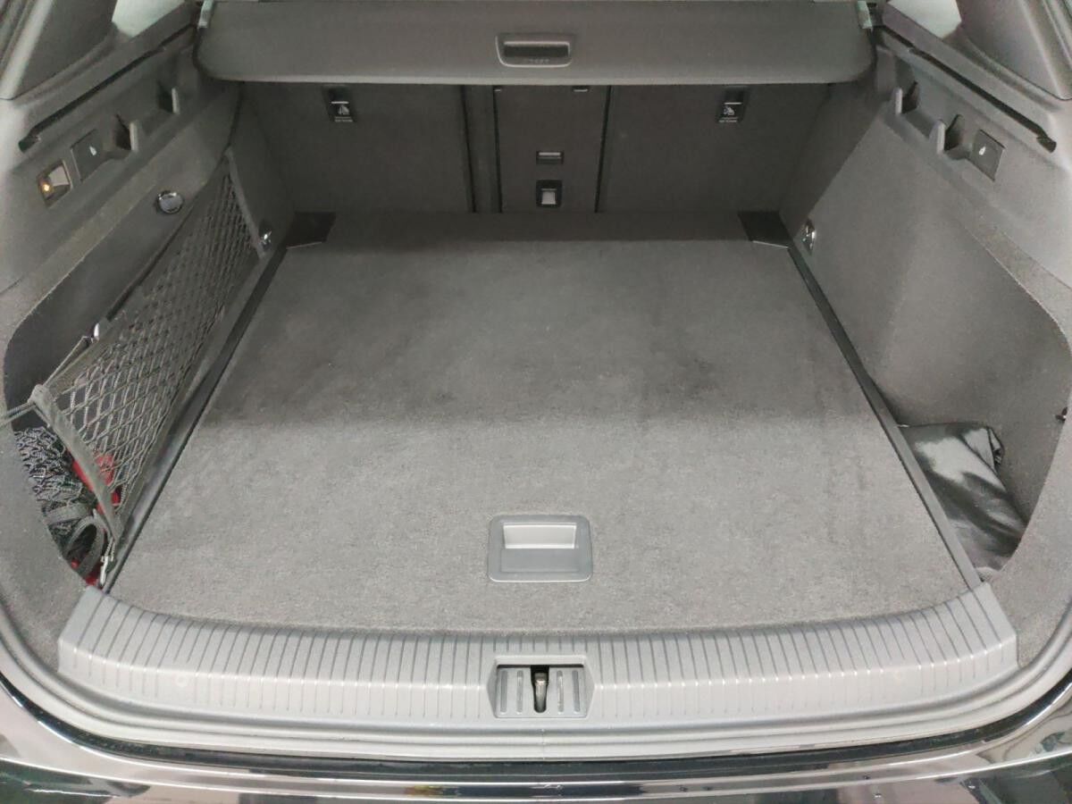 Volkswagen ID.7 Tourer Pro h/AHK/Matrix/Wärmepu/02.30Garantie