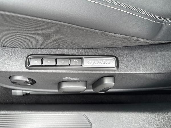Volkswagen Golf Style 1,5l eTSI DSG *Navi*Sitzheizung*Side Assist*