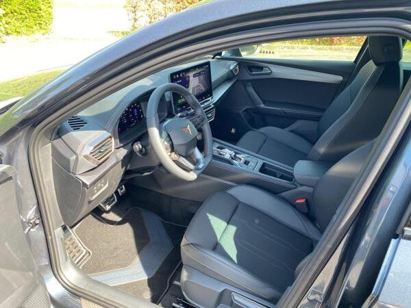 Cupra Leon 1.5 eTSI DSG, RFK, NAVI, KESSY