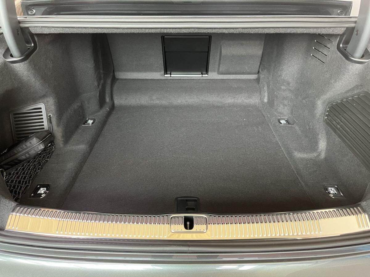 Audi S8 AHK, Pano-Glasdach, B&O Sound, Standhzg., Nachtsicht, Digitales Matrix Licht