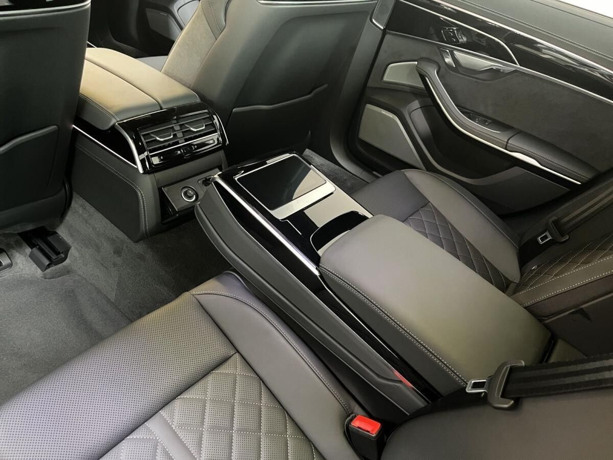 Audi S8 AHK, Pano-Glasdach, B&O Sound, Standhzg., Nachtsicht, Digitales Matrix Licht