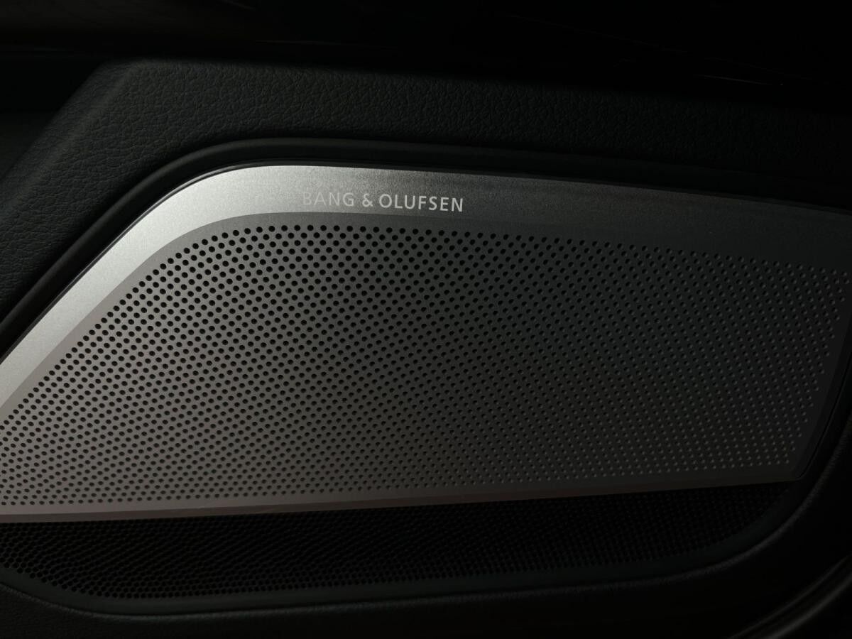 Audi S8 AHK, Pano-Glasdach, B&O Sound, Standhzg., Nachtsicht, Digitales Matrix Licht