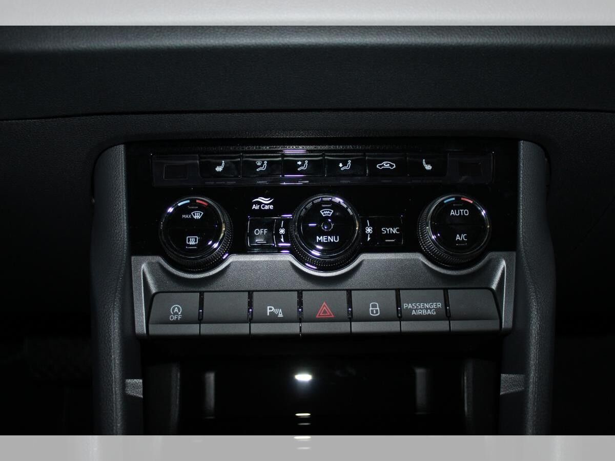 Skoda Karoq Tour 2,0 TDI DSG AHK Matrix NAVI ACC