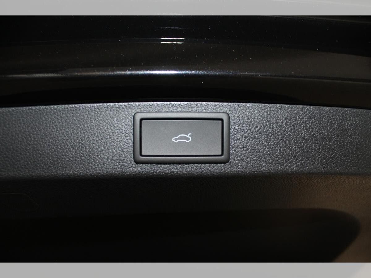 Skoda Karoq Tour 2,0 TDI DSG AHK Matrix NAVI ACC