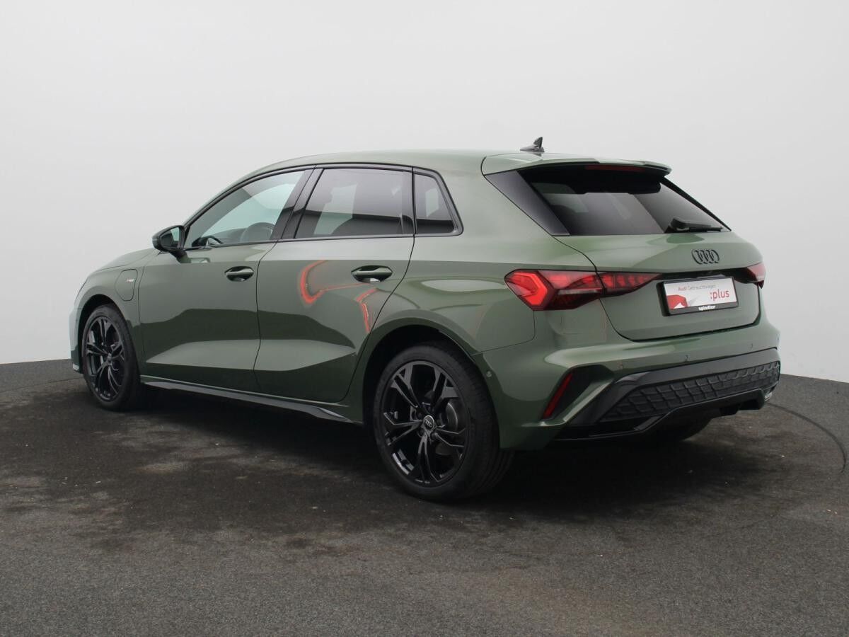 Audi A3 Sportback S-Line 40TFSIe S-tronic / Navi, LED