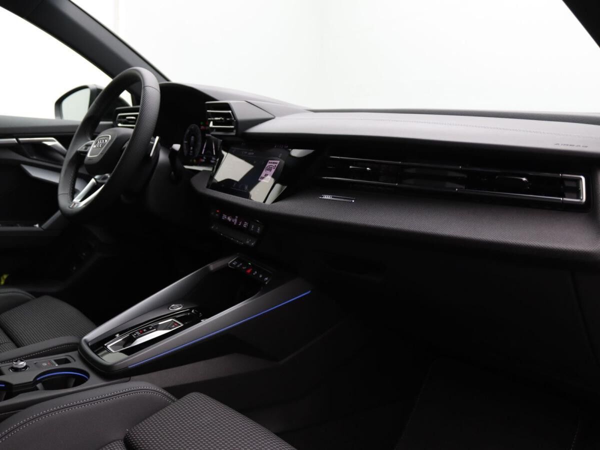 Audi A3 Sportback S-Line 40TFSIe S-tronic / Navi, LED