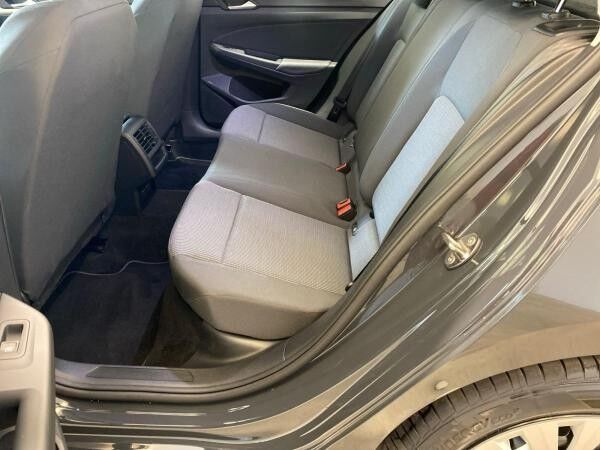 Volkswagen Golf VIII 1.5 TSI *PDC*APP*GRA*SHZ*LED