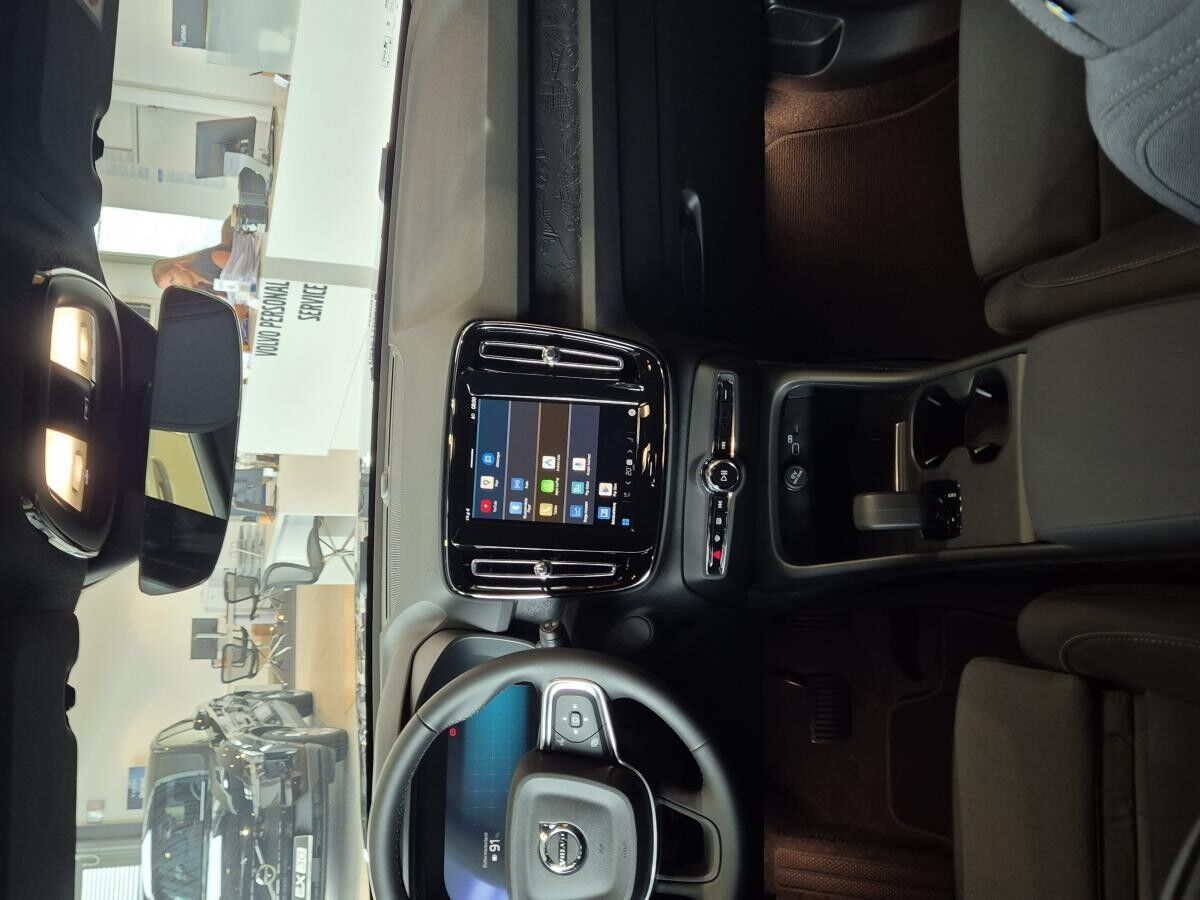 Volvo EX40 Plus Black Edition