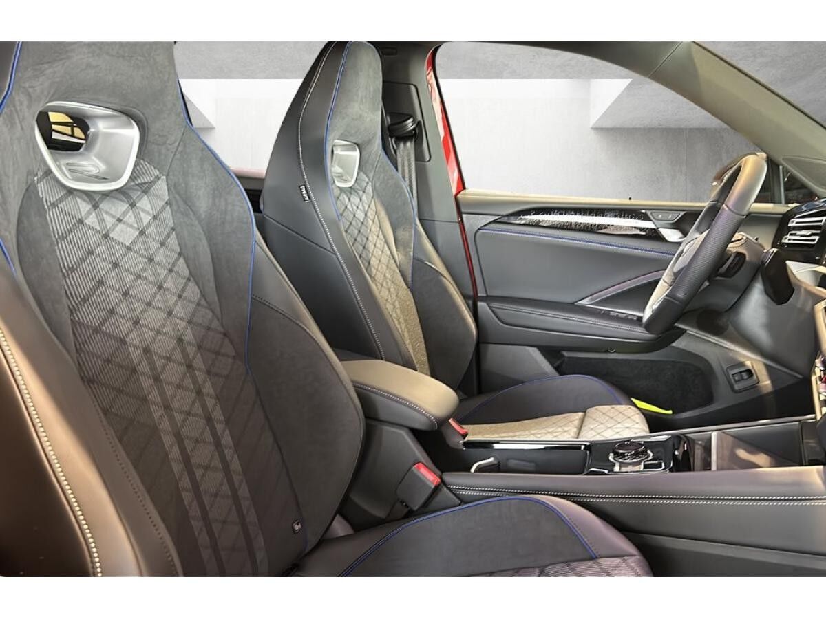 Volkswagen Tiguan R-Line 1.5 l eHybrid *AHK*NAVI*BLACK*IQ.DRIVE*WKR*