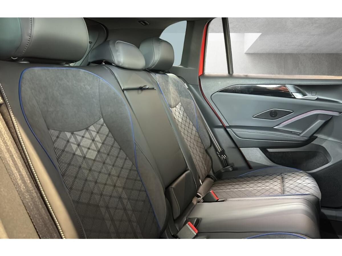 Volkswagen Tiguan R-Line 1.5 l eHybrid *AHK*NAVI*BLACK*IQ.DRIVE*WKR*