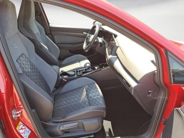 Volkswagen Golf VIII Lim. AHK, Head-up-Display, Business & Winter Premium Paket, sofort verfügbar