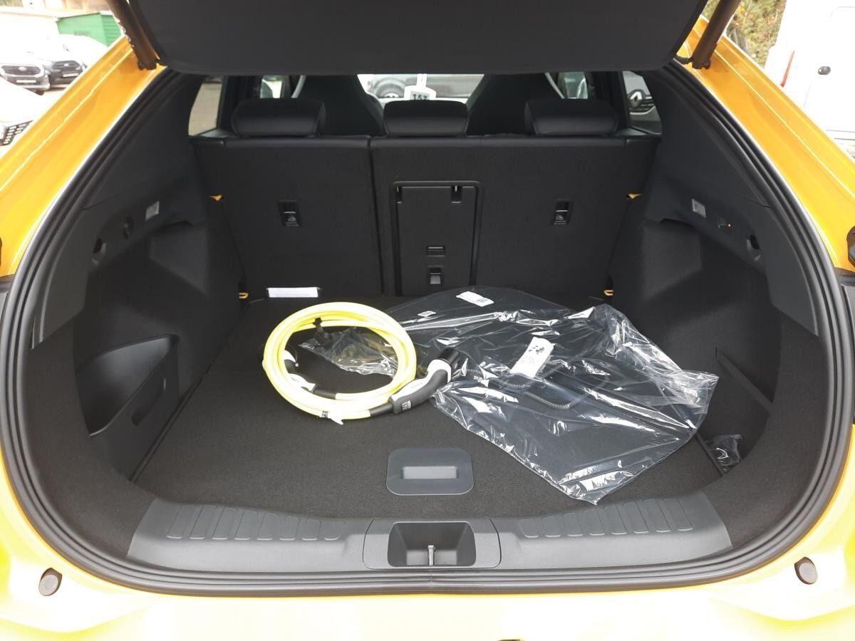 Ford Capri RWD Premium H ACC