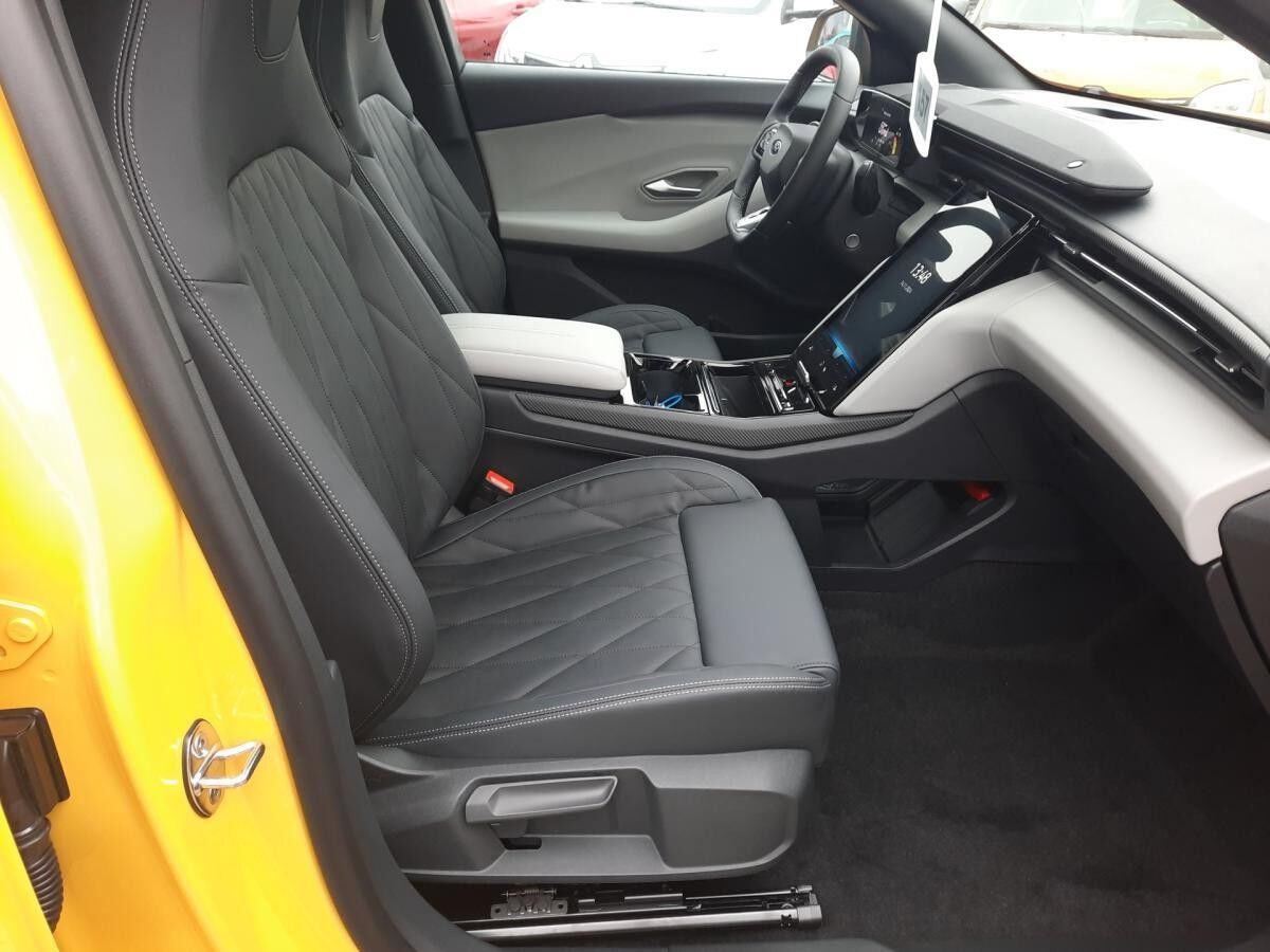 Ford Capri RWD Premium H ACC