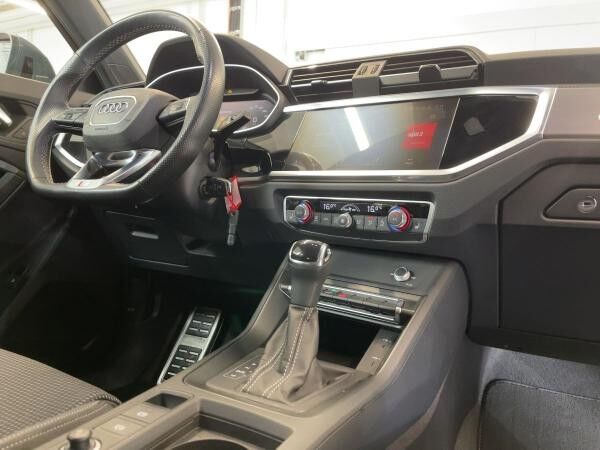 Audi Q3 45 TFSIe virtual Teilleder LED Sportsitze