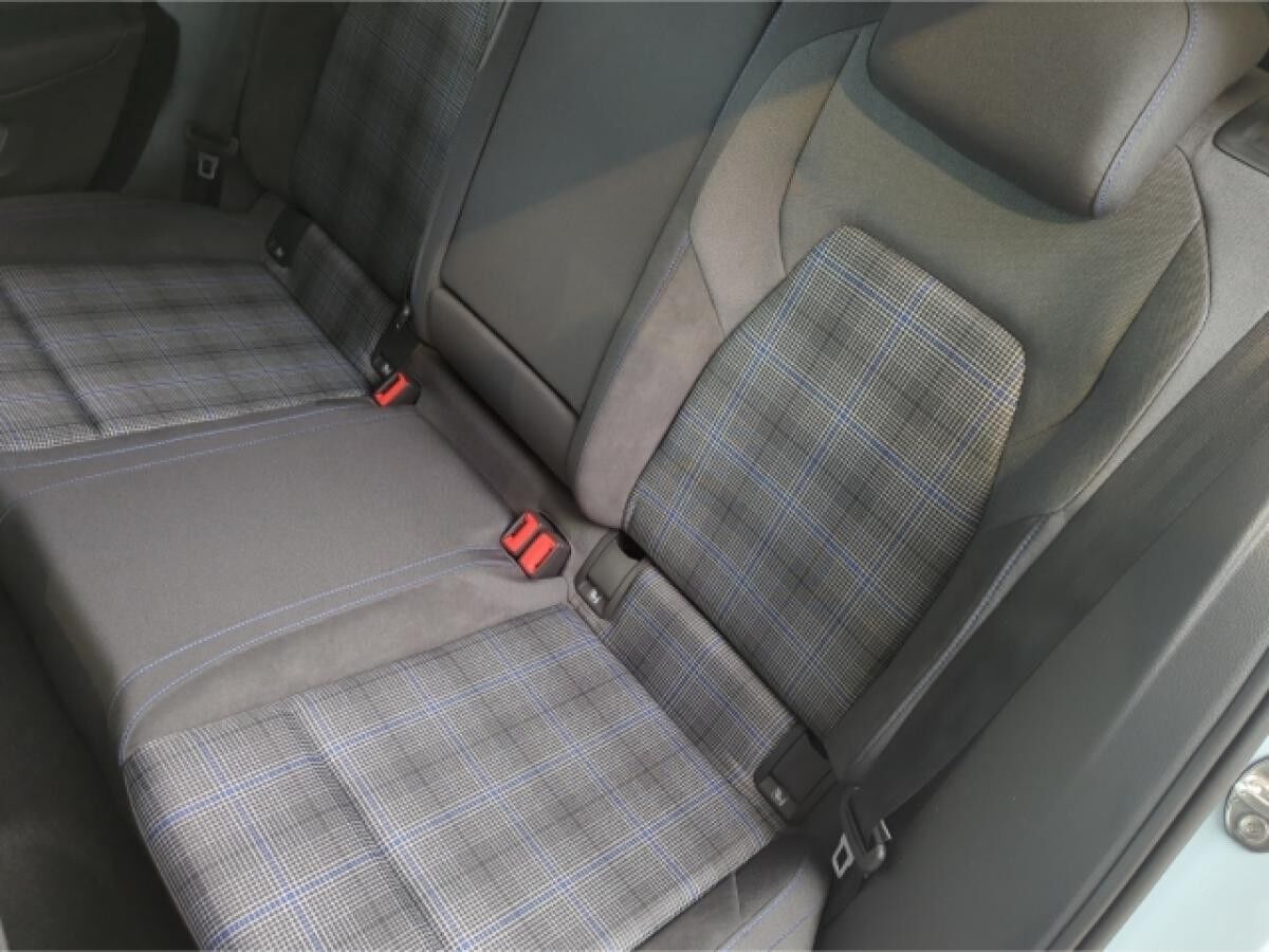 Volkswagen Golf VIII GTE 1.5 eHybrid DSG AHK,NAV,RFK,SHZ,Matrix-LED