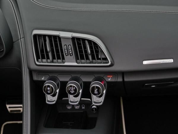 Audi R8 Spyder V10 performance RWD exclusive individual