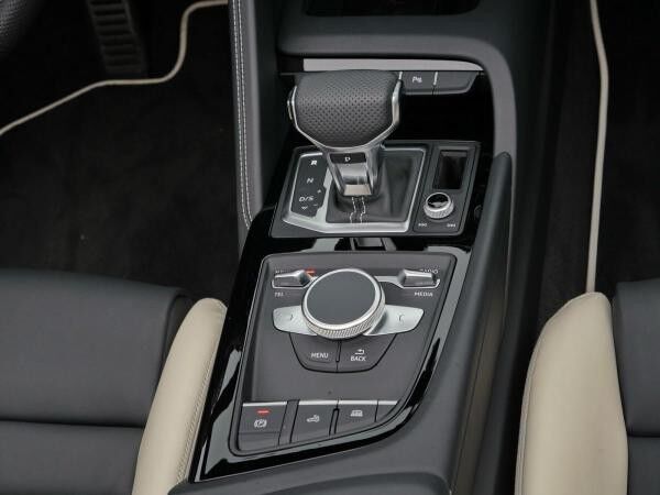 Audi R8 Spyder V10 performance RWD exclusive individual