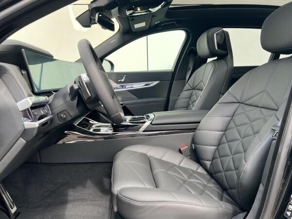 BMW 740 740d 🔥Vorführwagenaktion/Verfügbar ab 04/26🔥🔥Sportpaket Pro+ Automatiktüren+BMW Kristallscheinwerfer
