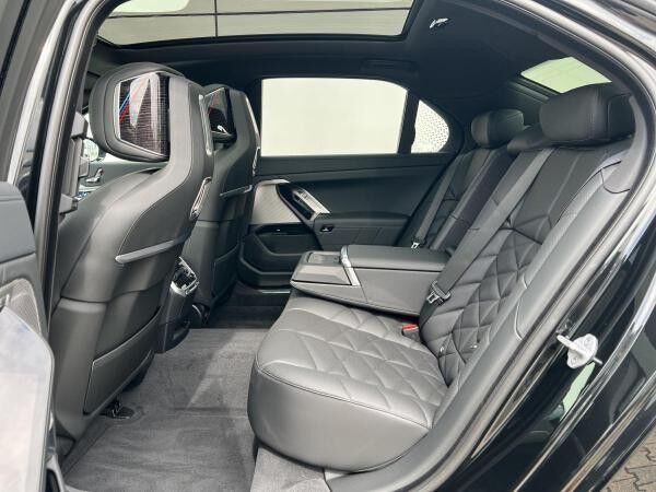 BMW 740 740d 🔥Vorführwagenaktion/Verfügbar ab 04/26🔥🔥Sportpaket Pro+ Automatiktüren+BMW Kristallscheinwerfer
