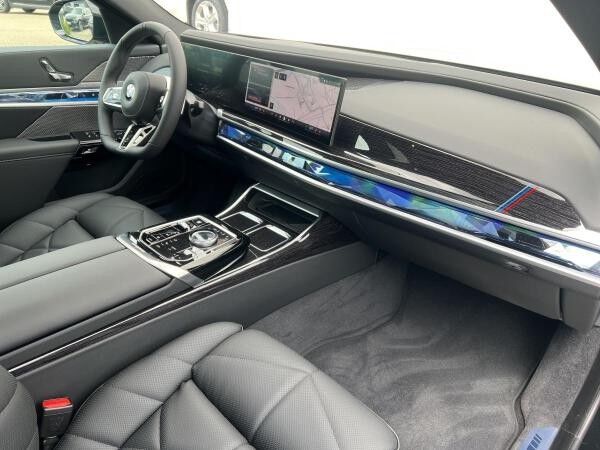 BMW 740 740d 🔥Vorführwagenaktion/Verfügbar ab 04/26🔥🔥Sportpaket Pro+ Automatiktüren+BMW Kristallscheinwerfer