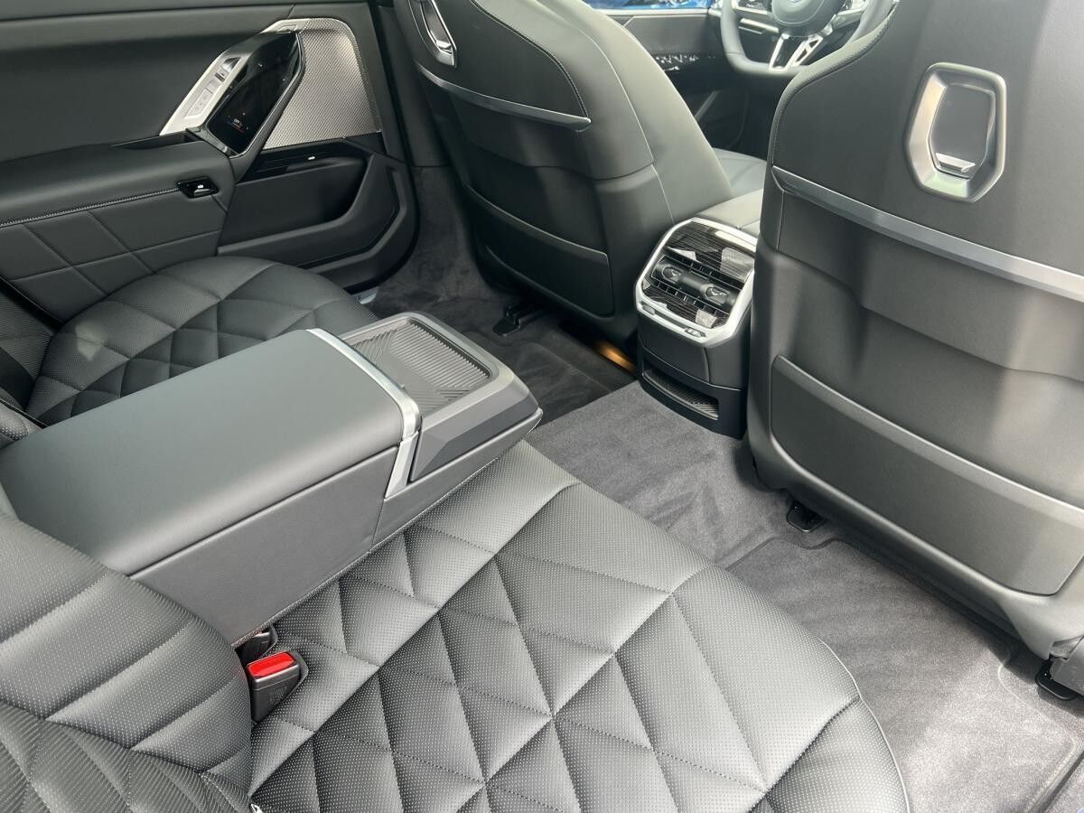 BMW 740 740d 🔥Vorführwagenaktion/Verfügbar ab 04/26🔥🔥Sportpaket Pro+ Automatiktüren+BMW Kristallscheinwerfer