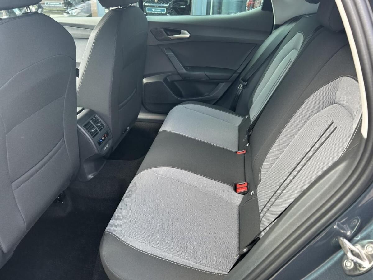 Seat Leon 1.5 eTSI Style Navi Rückfahrkamera Klima