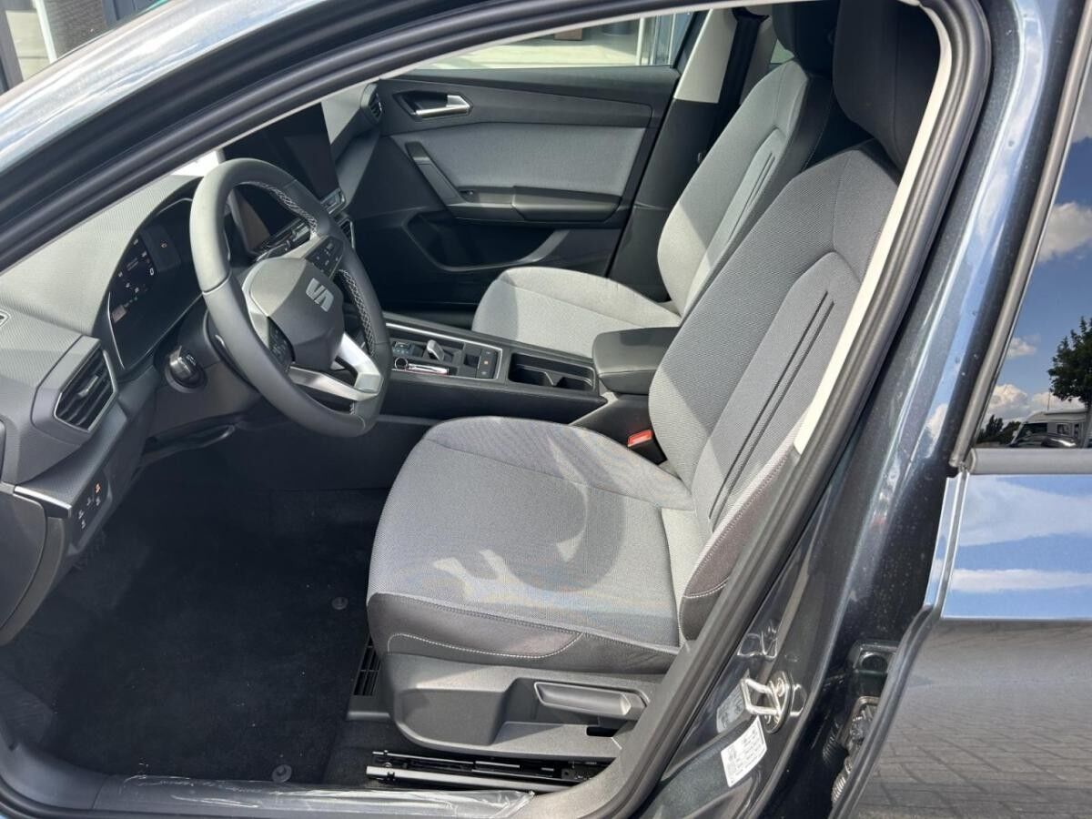 Seat Leon 1.5 eTSI Style Navi Rückfahrkamera Klima