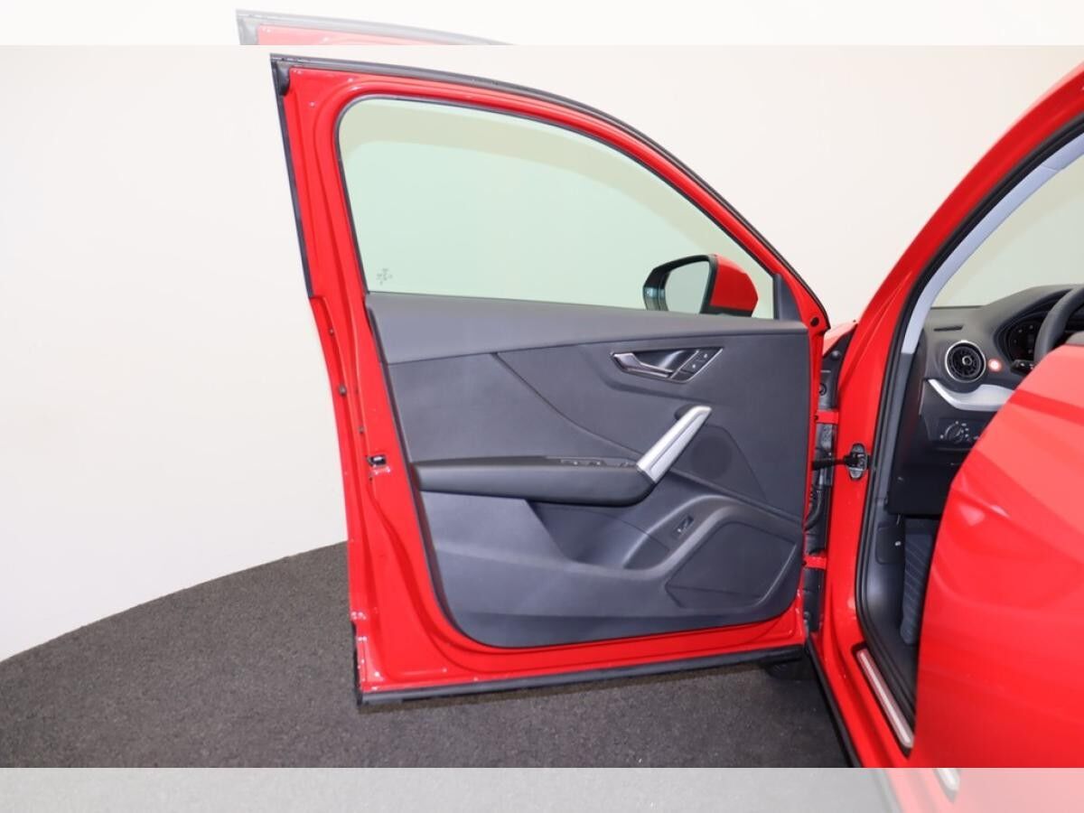 Audi Q2 35 TDI . Virt.Cockpit LED AHK