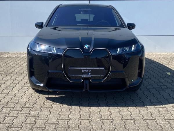 BMW ix iX xDrive60 🔥600km Reichweite /Neues Modell ✅ Autobahnassistent+Wärmekomfort Paket+ Innovationspaket