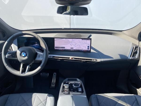 BMW ix iX xDrive60 🔥600km Reichweite /Neues Modell ✅ Autobahnassistent+Wärmekomfort Paket+ Innovationspaket