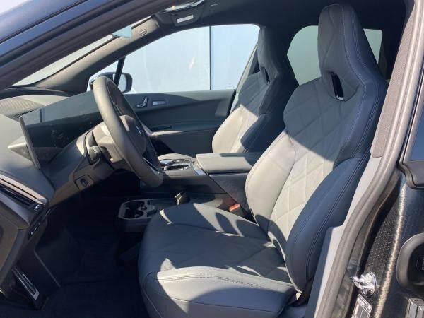 BMW ix iX xDrive60 🔥600km Reichweite /Neues Modell ✅ Autobahnassistent+Wärmekomfort Paket+ Innovationspaket