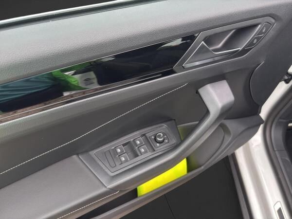 Volkswagen T-Roc R-Line mit Allwetterreifen