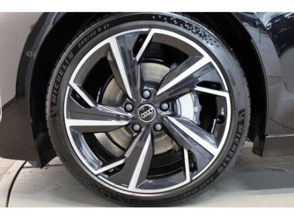 Audi A6 e-tron Sportback quattro S line UPE: 103.185,00 €