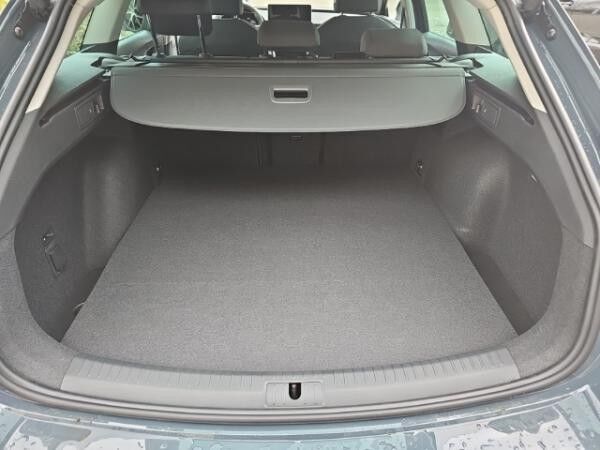 Seat Leon Sportstourer Road Edition 1.5 e-Hybrid DSG AHK MATRIX RÜCKFAHRKAMERA
