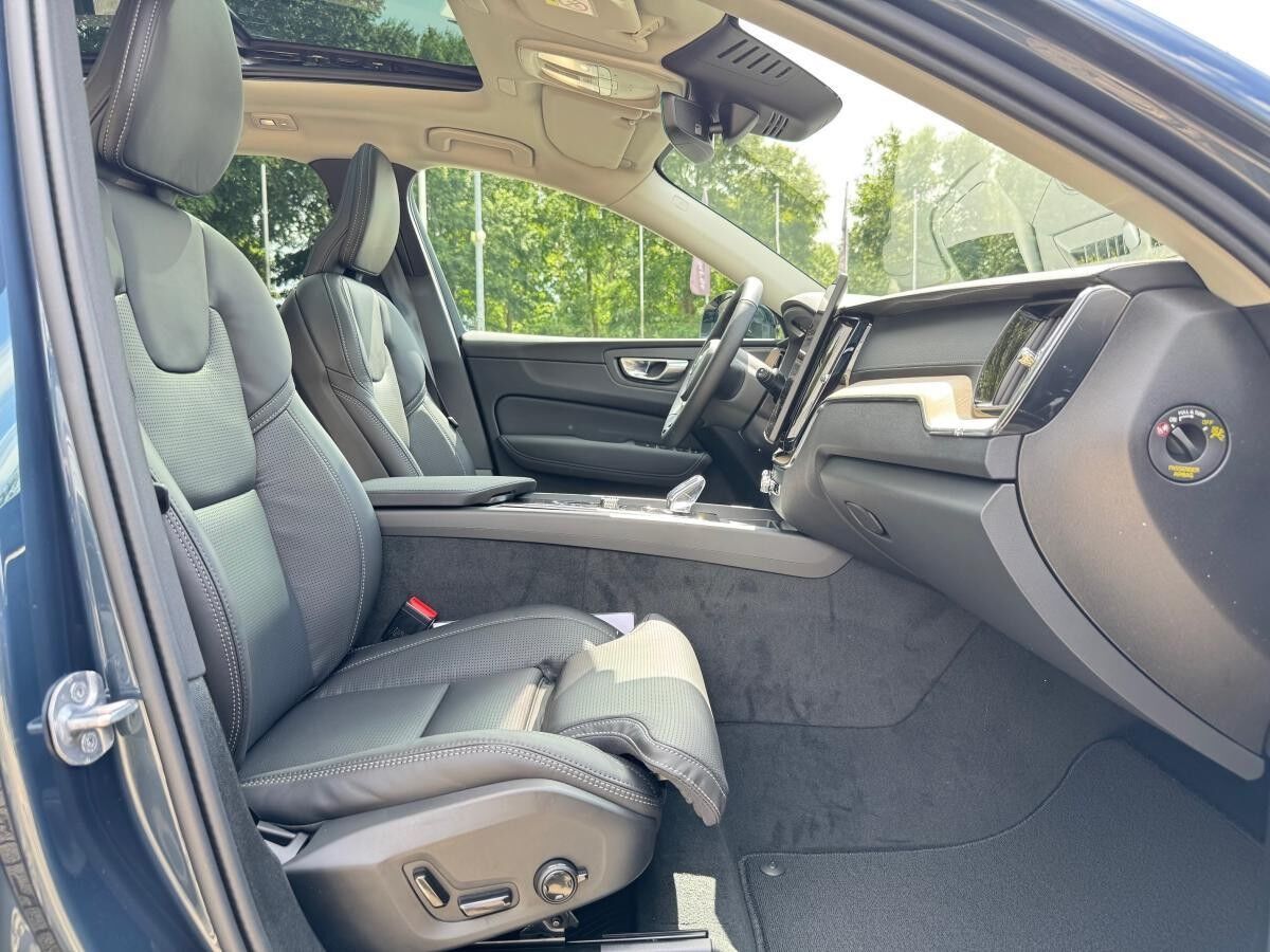 Volvo XC60 B5 B AWD ULTRA DARK - FACELIFT - Mj26 - Inkl. Anhängekupplung! Sofort lieferbar