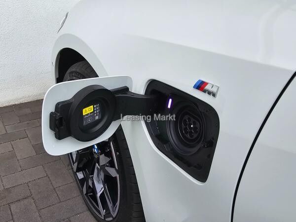 BMW 330 e Touring Automatic Navi Tempom.aktiv Bluetooth PDC MP3 Schn.