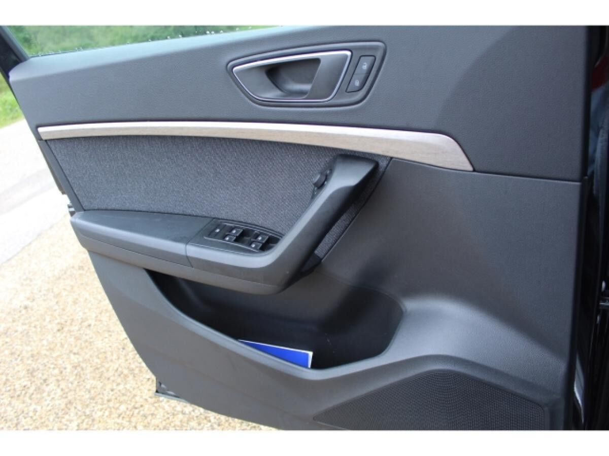 Seat Ateca 1.5 TSI DSG Xperience NAVI AHK LED KAMERA SHZ GRA DAB 17