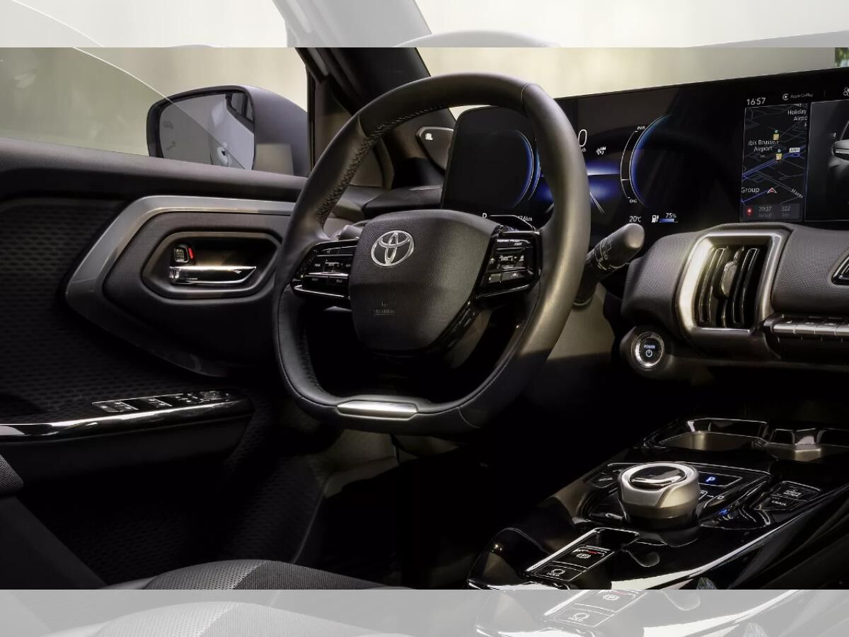 Toyota Urban Cruiser Teamplayer 61 kWh bis zu 581km Reichweite,