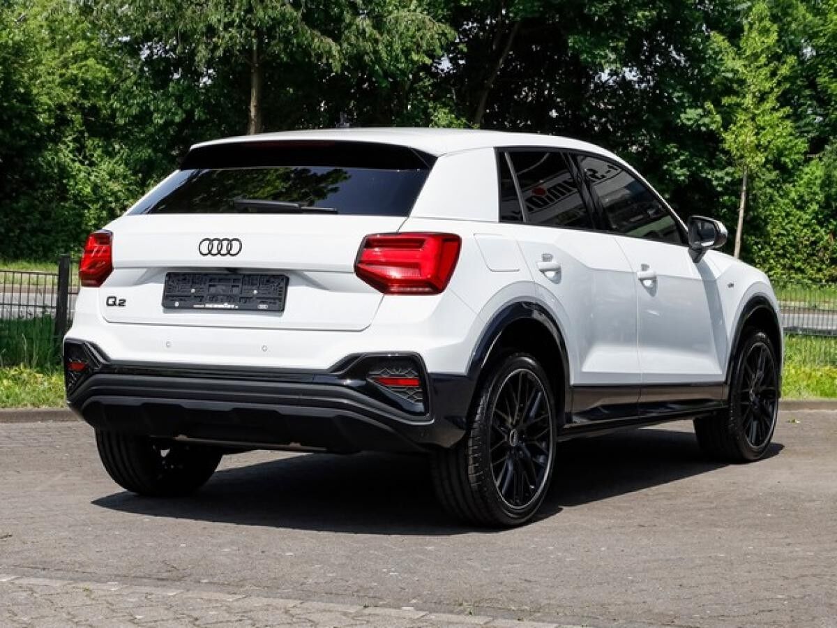 Audi Q2 35 TFSI 	 2 x S line ACC Matrix Pano AHK virtual LM19