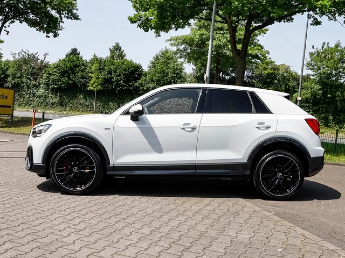 Audi Q2 35 TFSI 	 2 x S line ACC Matrix Pano AHK virtual LM19