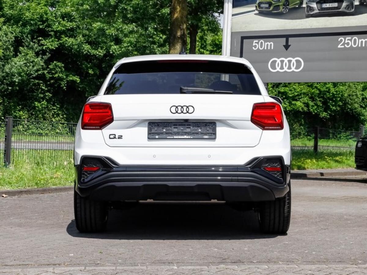 Audi Q2 35 TFSI 	 2 x S line ACC Matrix Pano AHK virtual LM19