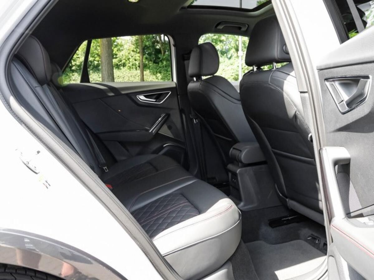 Audi Q2 35 TFSI 	 2 x S line ACC Matrix Pano AHK virtual LM19