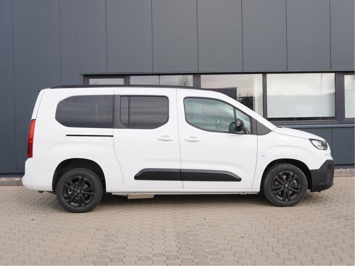 Fiat Doblo Maxi Kombi 130 Automatik / Rollstuhlumbau