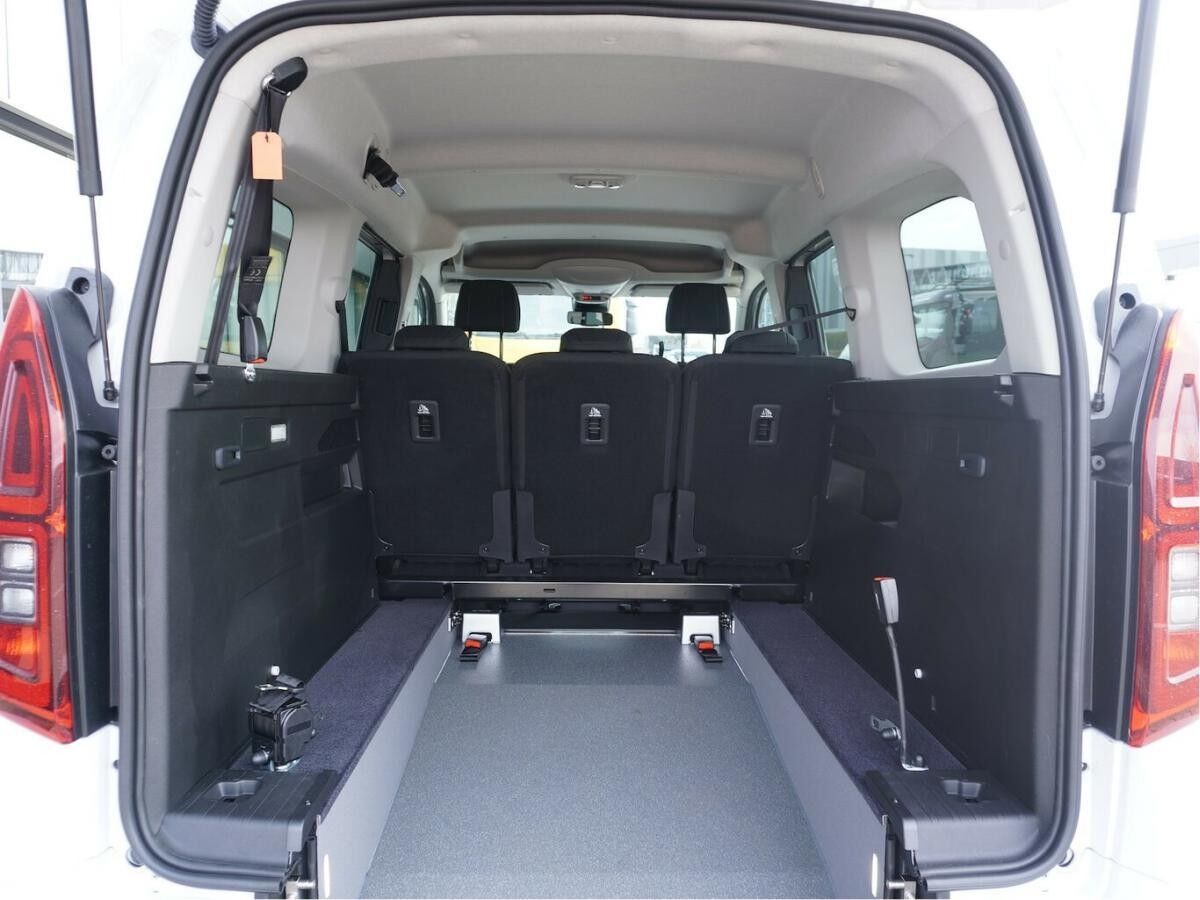 Fiat Doblo Maxi Kombi 130 Automatik / Rollstuhlumbau