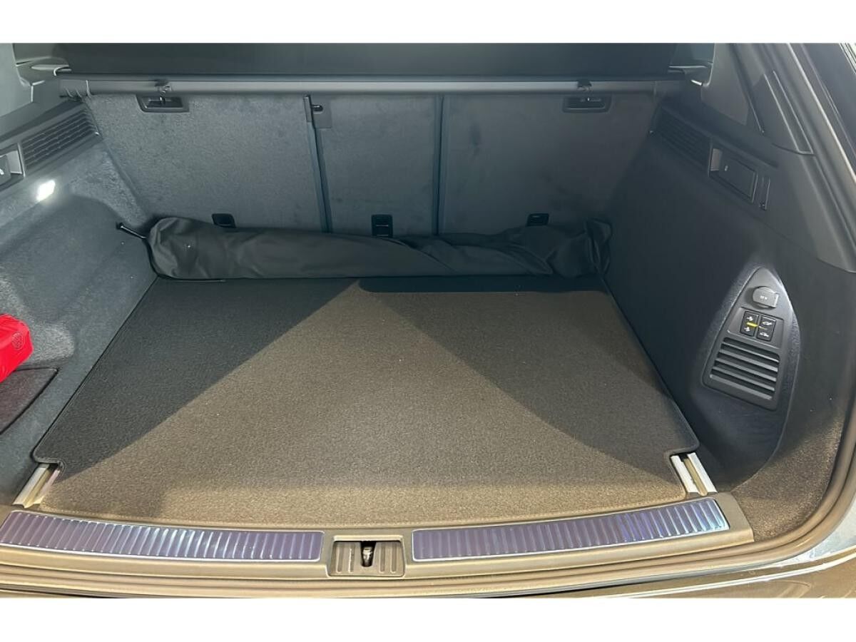 Volkswagen Touareg R-line 3.0 TDI 4M *AHK*PANO*KOMFORT-PAKET*HuD*BLACK*WKR*