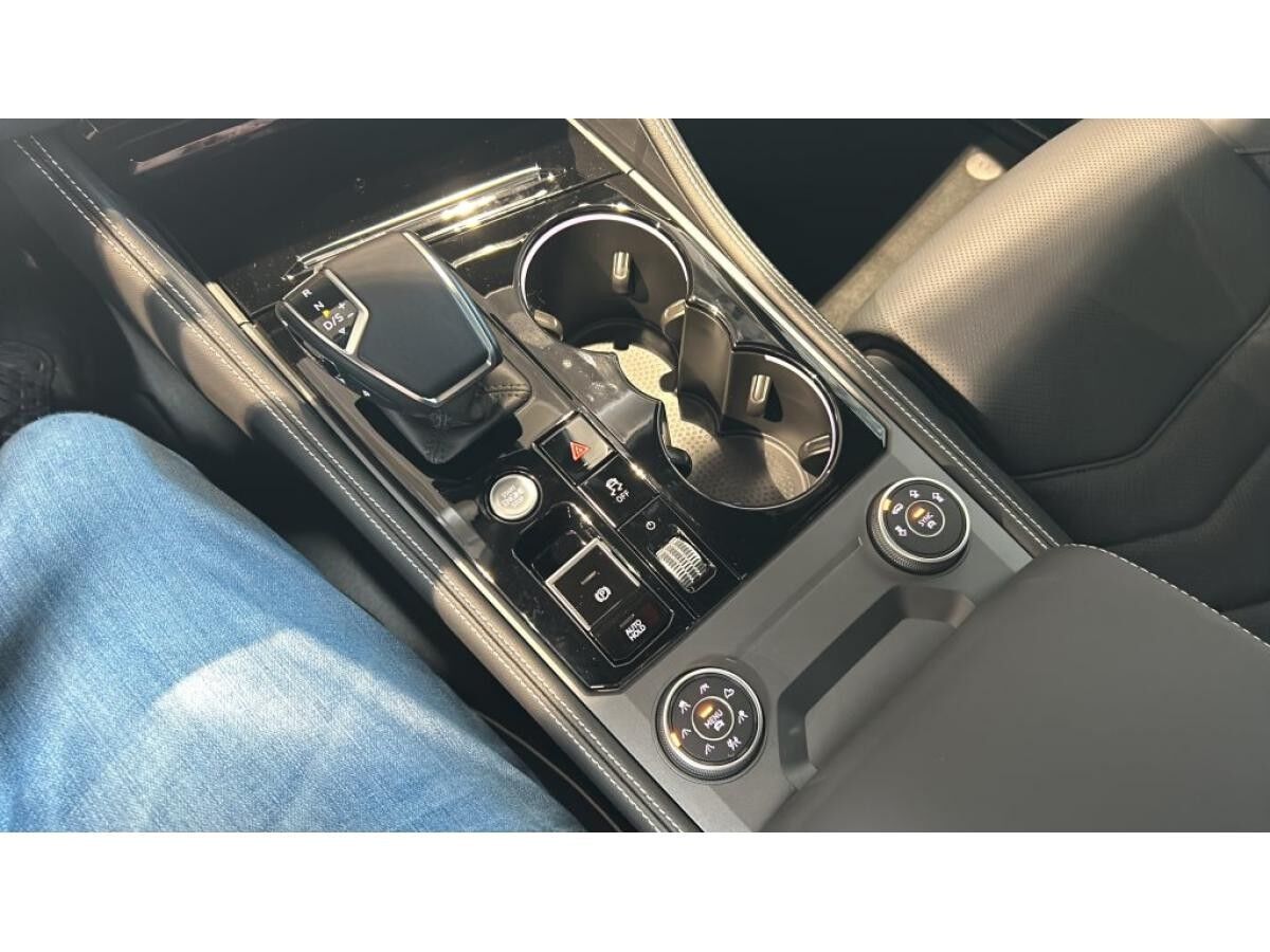 Volkswagen Touareg R-line 3.0 TDI 4M *AHK*PANO*KOMFORT-PAKET*HuD*BLACK*WKR*